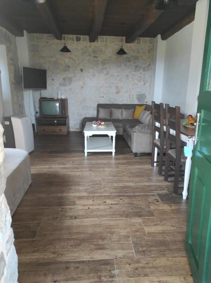 Vila Rustic Stone House Bar Exteriér fotografie