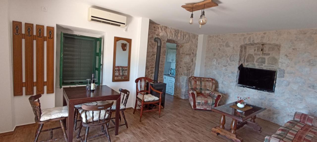 Vila Rustic Stone House Bar Exteriér fotografie