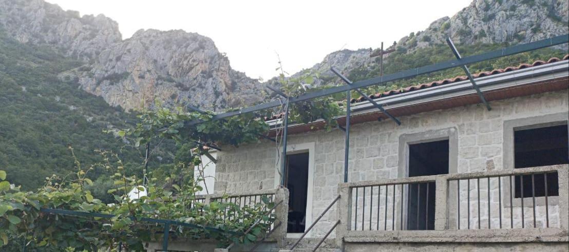Vila Rustic Stone House Bar Exteriér fotografie