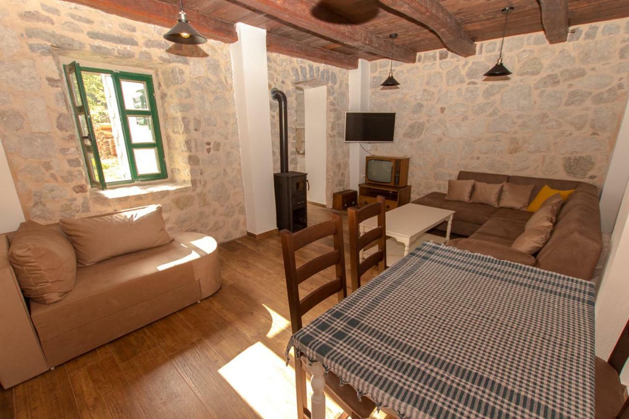 Vila Rustic Stone House Bar Exteriér fotografie